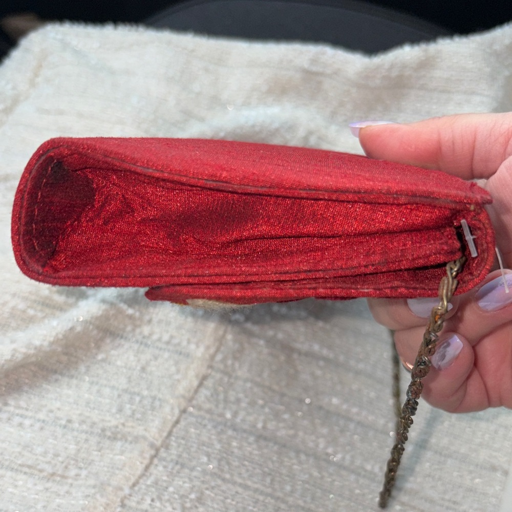 🛑SOLD🛑 Red Floral Embroidered Clutch with Chain Strap - Picture 8 of 11